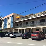 佛罗里达酒店 *